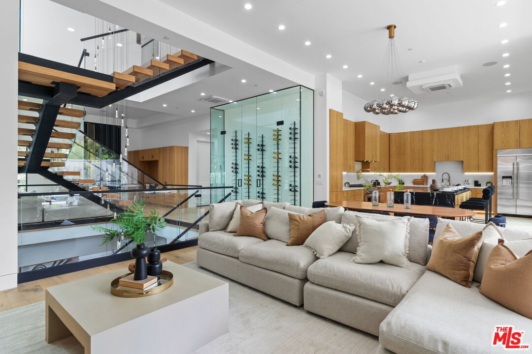 Primary Photo - 4535 Haskell Ave