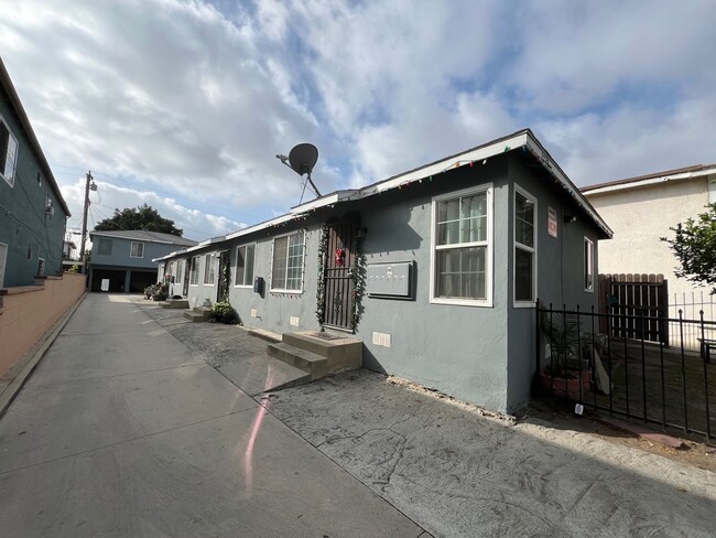 Building Photo - 2728 Orchard Pl