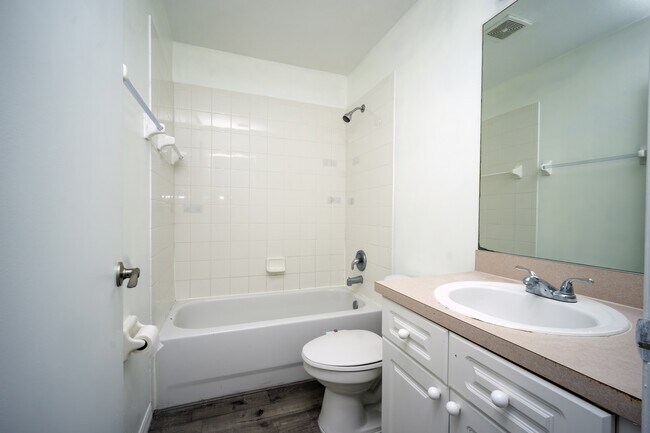 Building Photo - ICW_143 Mango Dr