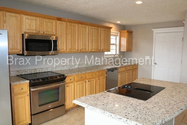 Building Photo - Spacious Open Floor Plan with Basement
