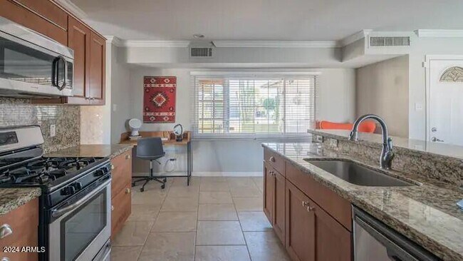 Building Photo - 6426 E Wilshire Dr