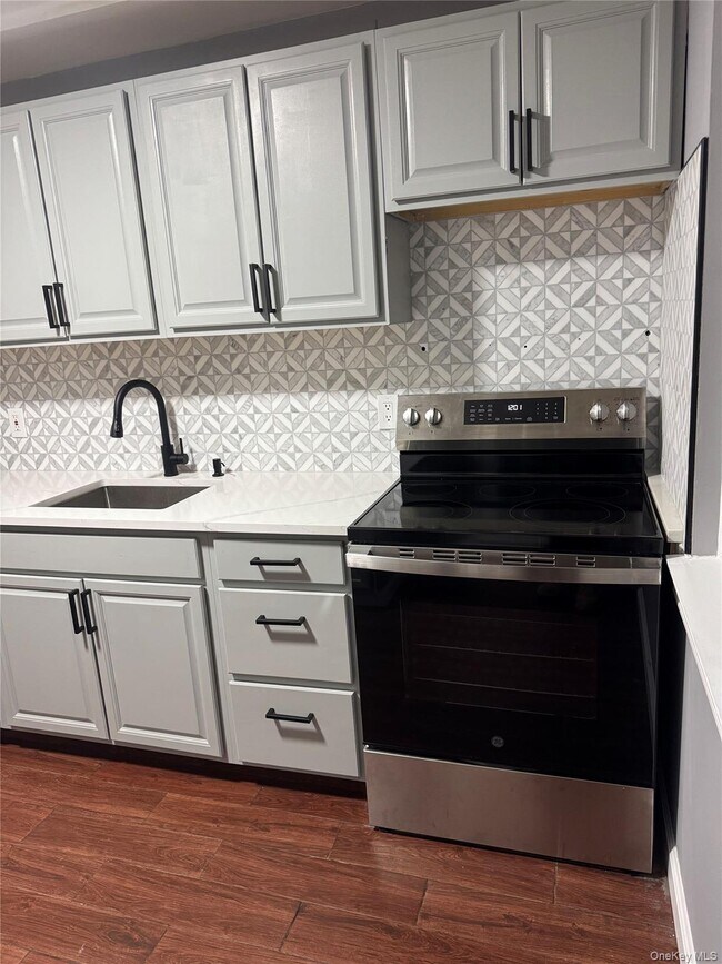 Foto del edificio - 810 Blooming Grove Turnpike