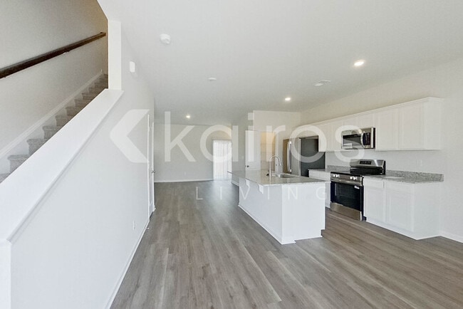 Building Photo - 2215 Banyon Cir