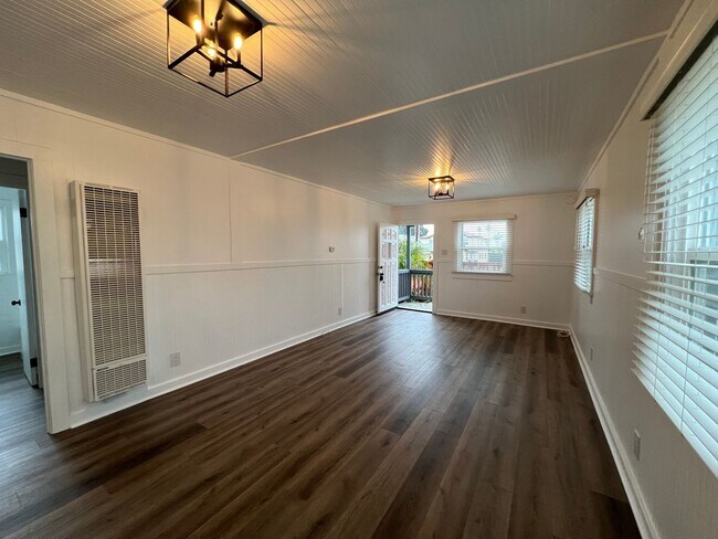 Building Photo - REMODELED Two Bedroom Ventura Home (ONE CA...