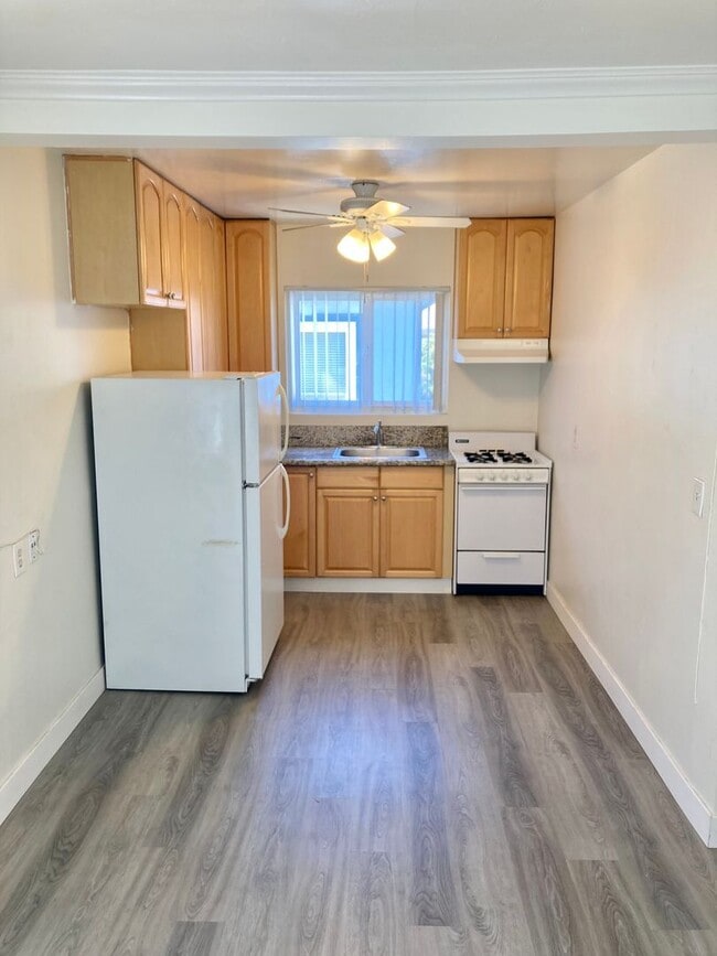 Foto del edificio - 50% OFF FIRST MONTH! Studio in Pacific Beach Apartment Community