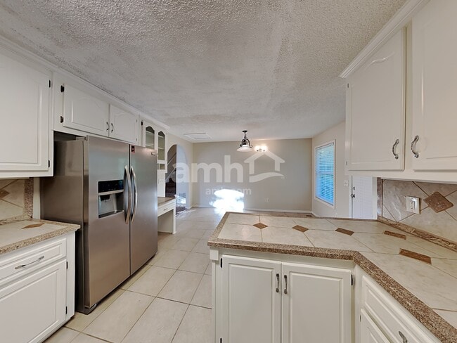 Building Photo - 1017 Queensbury Run