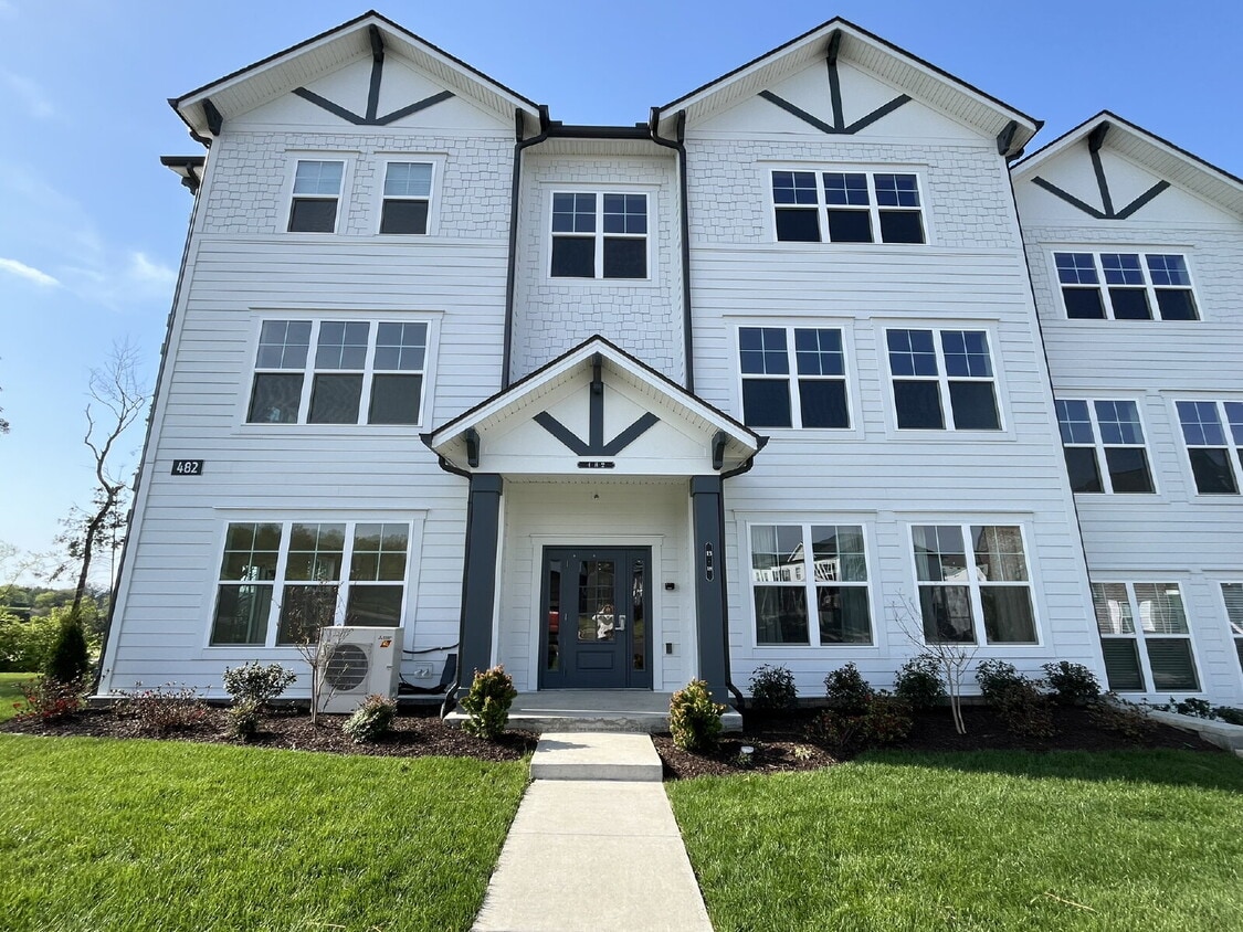 Primary Photo - Stylish, Modern Condo in Brentwood - New B...