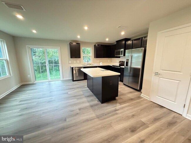 Building Photo - 613 Laurelwood Cir