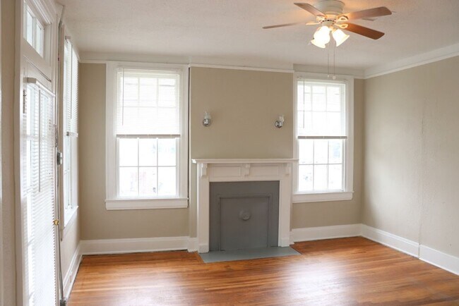 Foto del edificio - Beautifully renovated 3 bed/1 bath property