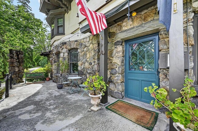 Foto del edificio - 27 Webb Ln