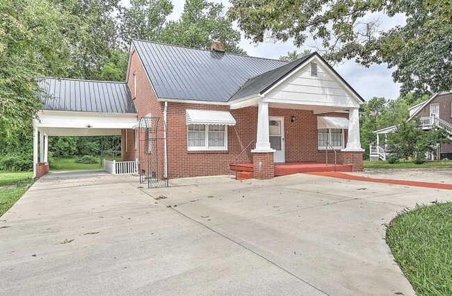 Foto del edificio - 401 Hillcrest Dr