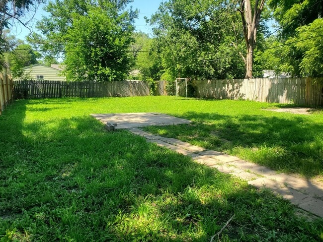 Building Photo - Remodeled Home Just N of Haysville  a few ...