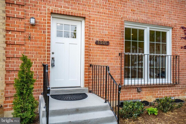 Foto del edificio - 4503 King Edward Ct