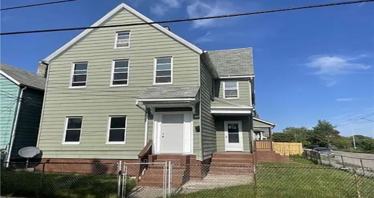 Primary Photo - 2763 W. 32nd Street