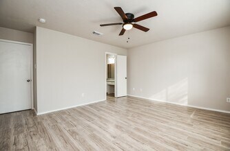 Building Photo - 11659 Evesborough Dr