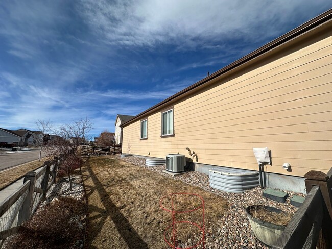 Building Photo - Imaculate 5 Bed 3 Bath Ranch Home with Fin...