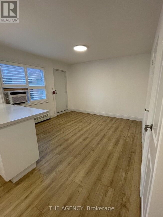 Building Photo - 2940 Dundas St W