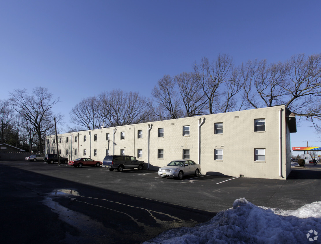 Building Photo - Heritage Court Apartments