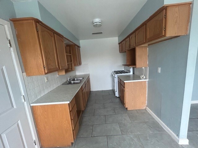 Building Photo - 811 Snyder St