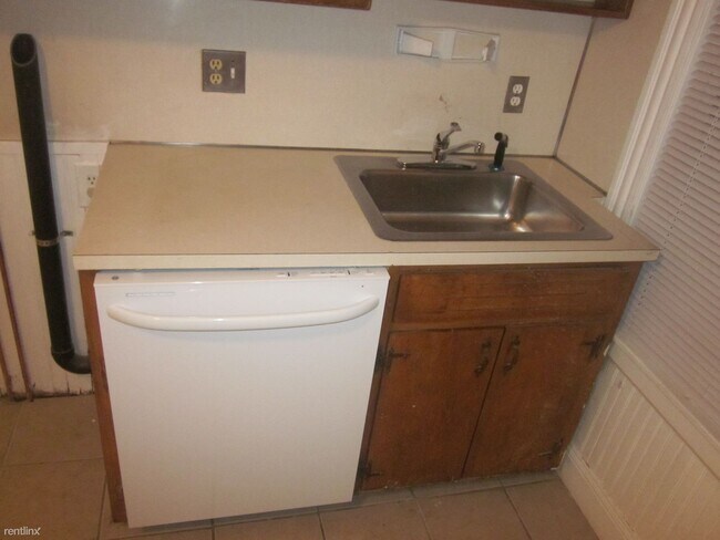 Building Photo - 3 br, 1 bath  - 44 Upson St First Floor