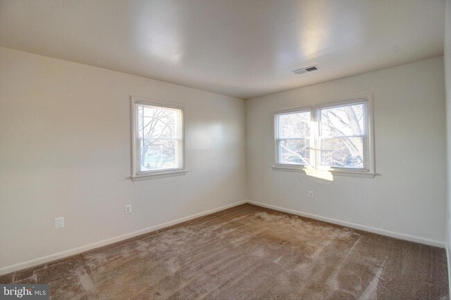 Foto del edificio - 1599 N East St