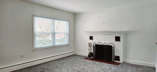 Building Photo - 34 Pond St