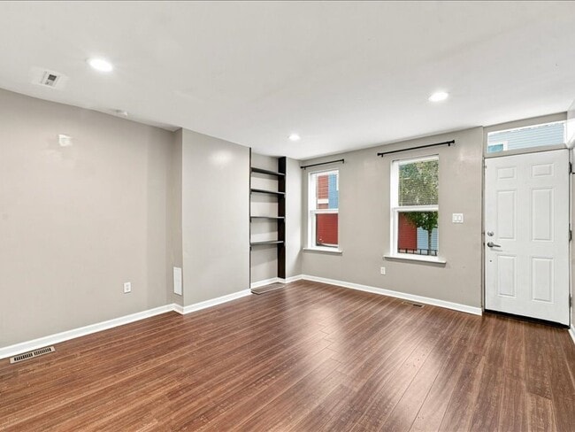 Building Photo - 521 Cantrell St