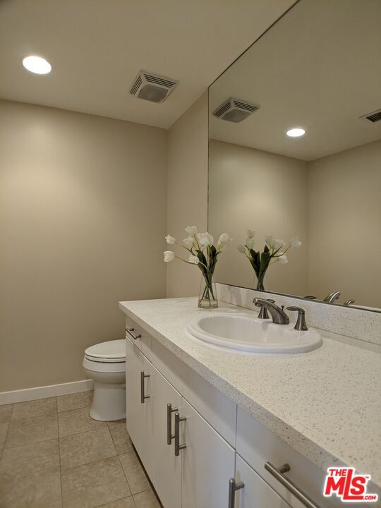 Building Photo - 5143 White Oak Ave