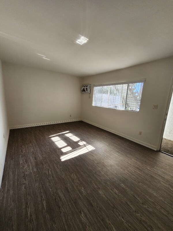 14805 Erwin St Unit 4, Los Angeles, CA 91411 Room for Rent in Los