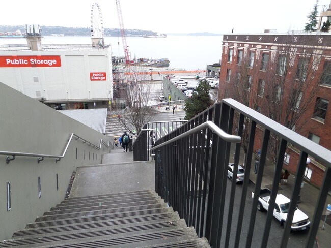 Building Photo - Adorable One Bedroom Seattle Condo in Unbeatable Location - Walk to Pike Place Market!