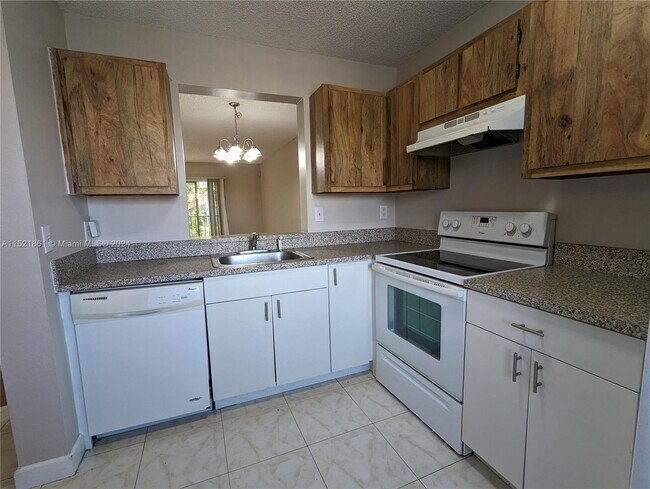 Foto del edificio - 8540 N Sherman Cir