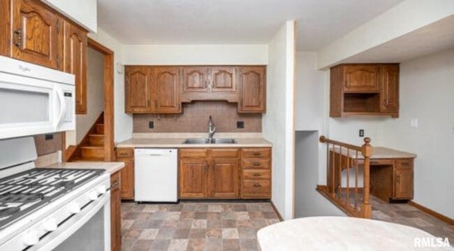 Building Photo - 2303 W Pintura Ct