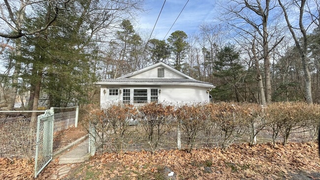 Building Photo - 63 Gentian St