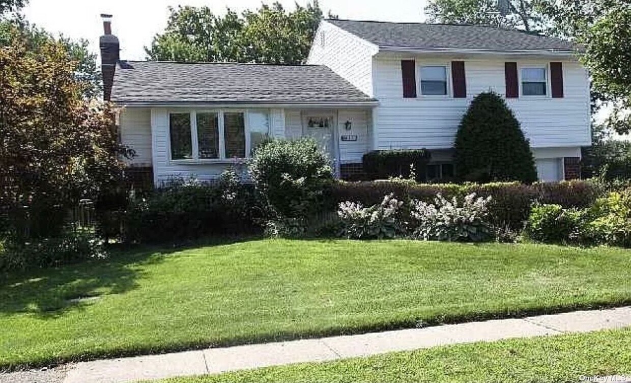 18 Holly Dr, Syosset, NY 11791 House Rental in Syosset, NY