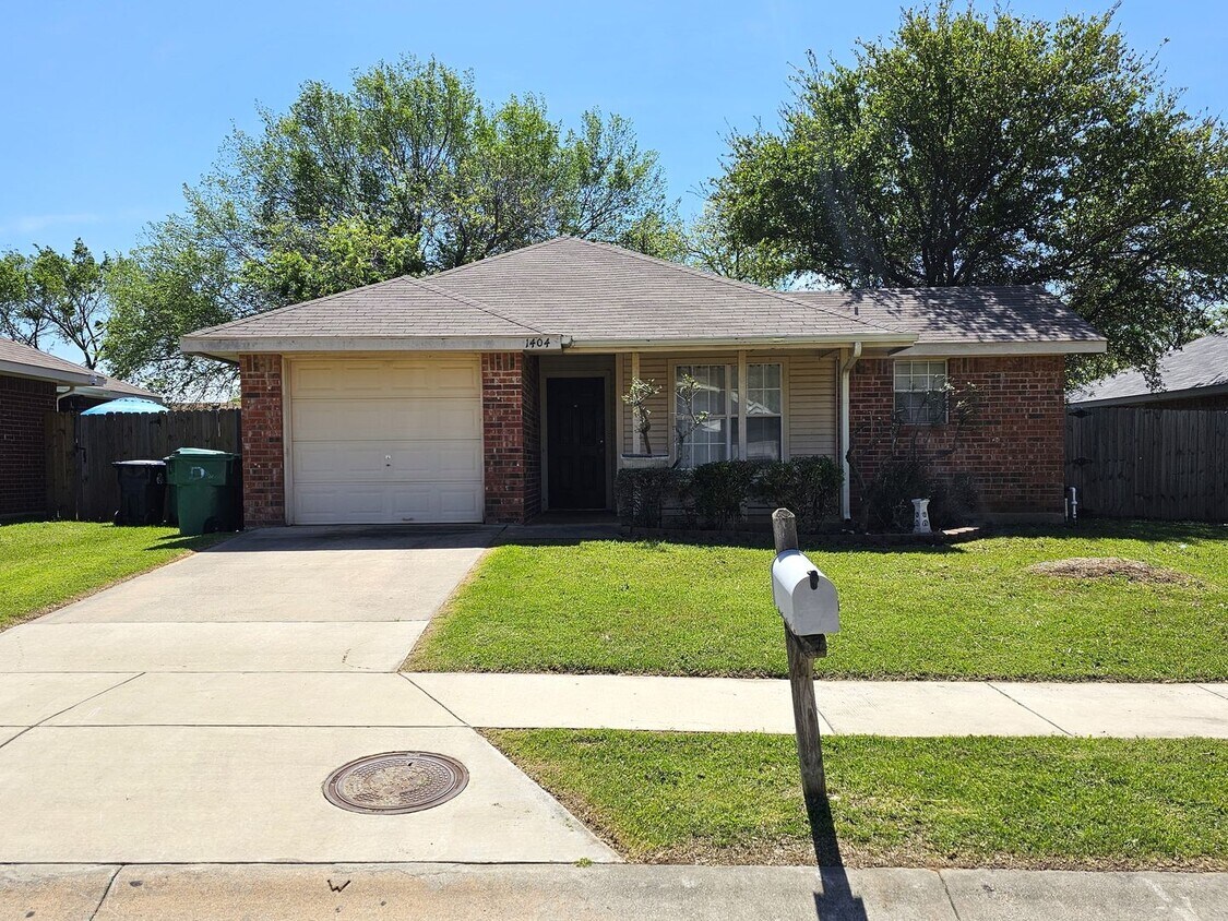Beautiful 3 Bedroom 2 Bath Home - Beautiful 3 Bedroom 2 Bath Home