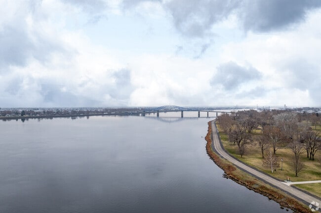 Kennewick offers lots of activities to do on the Columbia River.