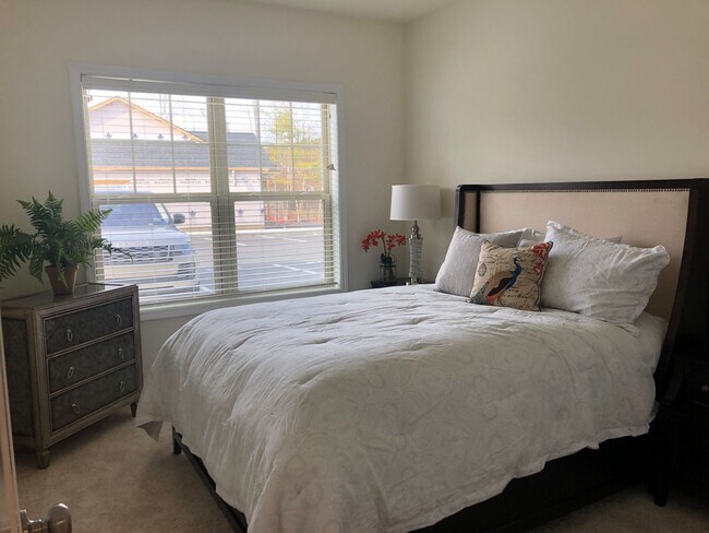 Foto del edificio - 705 W. Creek Lane