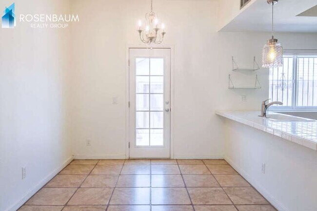 Foto del edificio - 1143 E 12th St