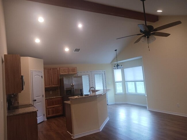 Building Photo - 5404 Lake View Dr