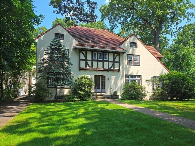 Foto del edificio - 134 Pelhamdale Ave