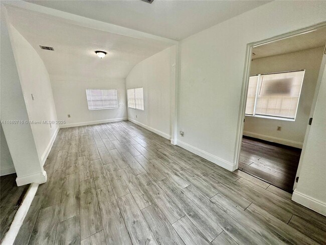 Foto del edificio - 5519 NW 4th Ave