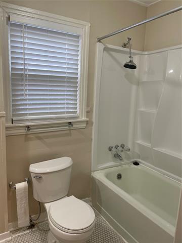 Foto del edificio - 6230 Lakeshore Dr