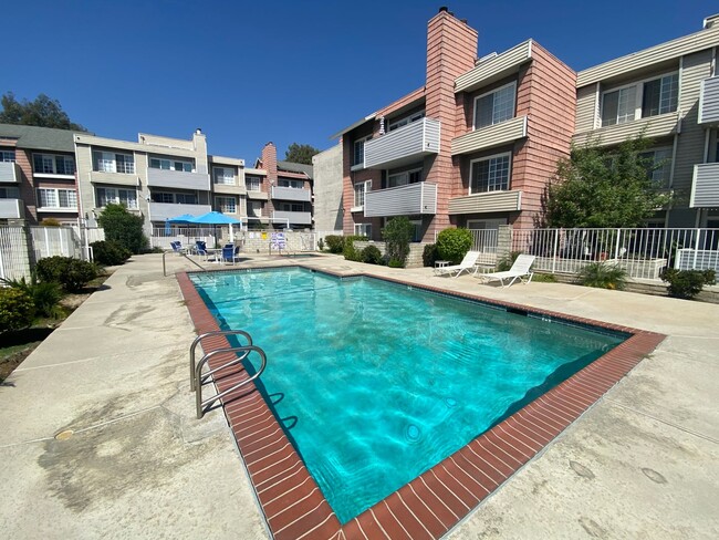 Foto del edificio - Incredibly Spacious 2 Bedroom/2Bath Condo ...