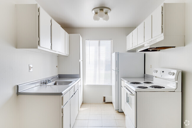 1BR, 1BA - 702SF - Cocina - Princeton Square