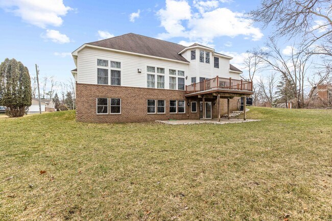 Building Photo - 530 Decker Rd