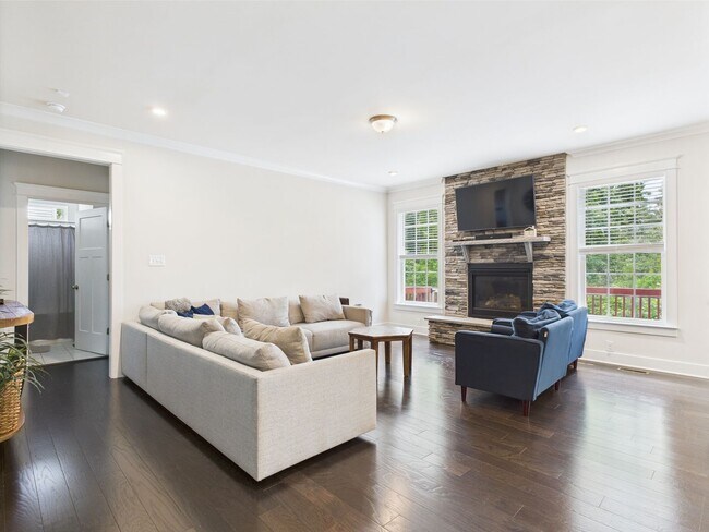 Foto del edificio - Spacious 5-Bedroom Colonial Home for Rent ...