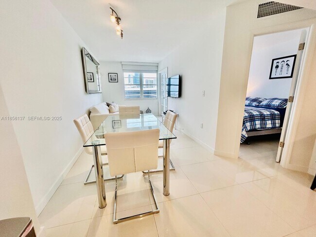 Building Photo - 100 Lincoln Rd