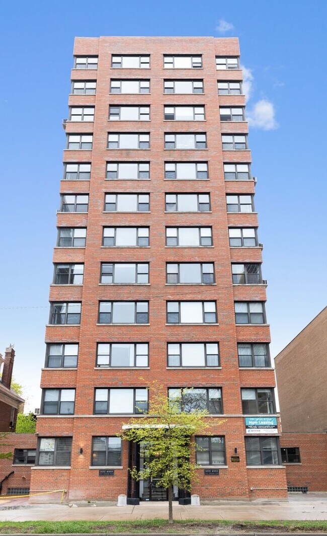 Building Photo - 5852 N Sheridan Rd