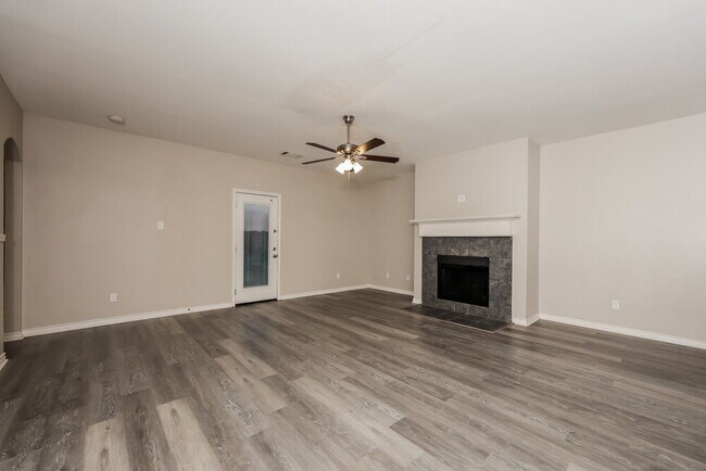 Foto del edificio - 1106 Longhorn Ln