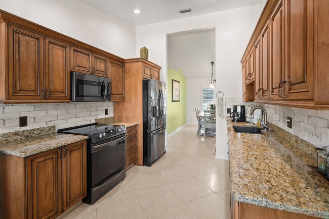 Kitchen - 190 Kirkwood St